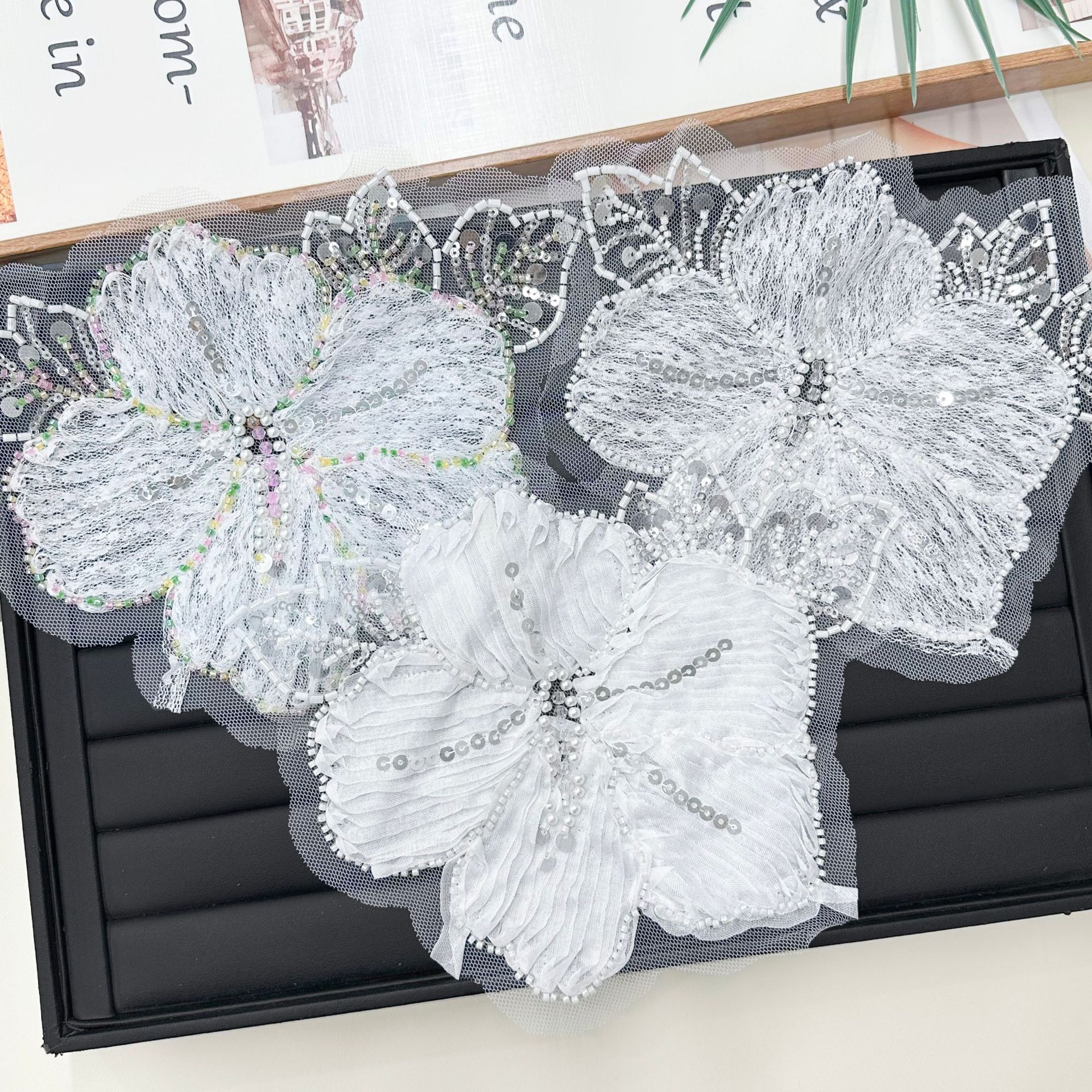Nuevo bordado de perlas tridimensionales flor decal hilo de malla bordado tela de vestido de boda escenario accesorios de decoración fábrica directa