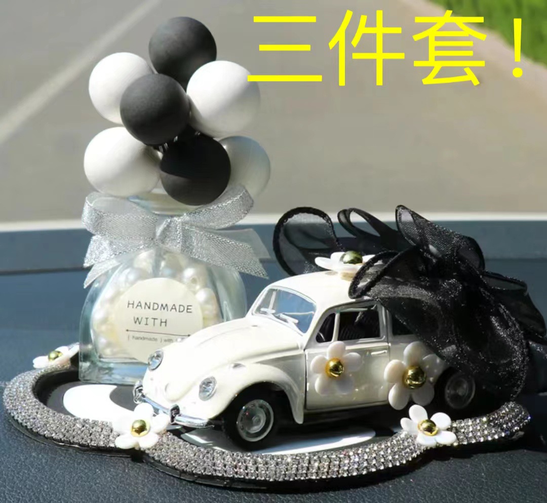Adornos de coche de un solo traje Adornos de un solo traje Adornos de Buda con cojín Bola de diamante en polvo blanco Bola de cisne Cerámica decorativa