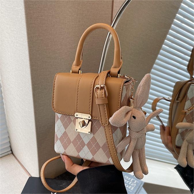 Alta sensación Lingerie mini bolso para mujeres 2024 nuevo Lingerie bolso cuadrado universal bolso de nicho de diseño exterior bolso de hombro