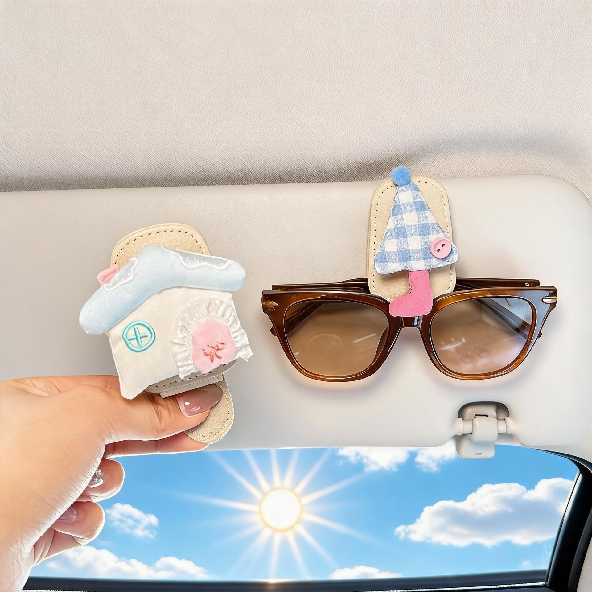 2026 New Car-Mounted Glasses Clip for In-Car Use, Sunglasses Storage Clip, Sun Visor Glasses Holder, Cute Magnetic Clip for Women