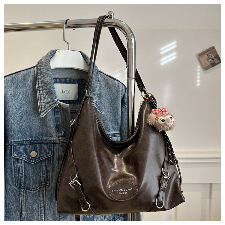thumbnail image 1 of Mochila de mujer grande para ocio y commuting, nueva colección de invierno 2025, elegante mochila de espalda o bandolera tote., 1 of 10