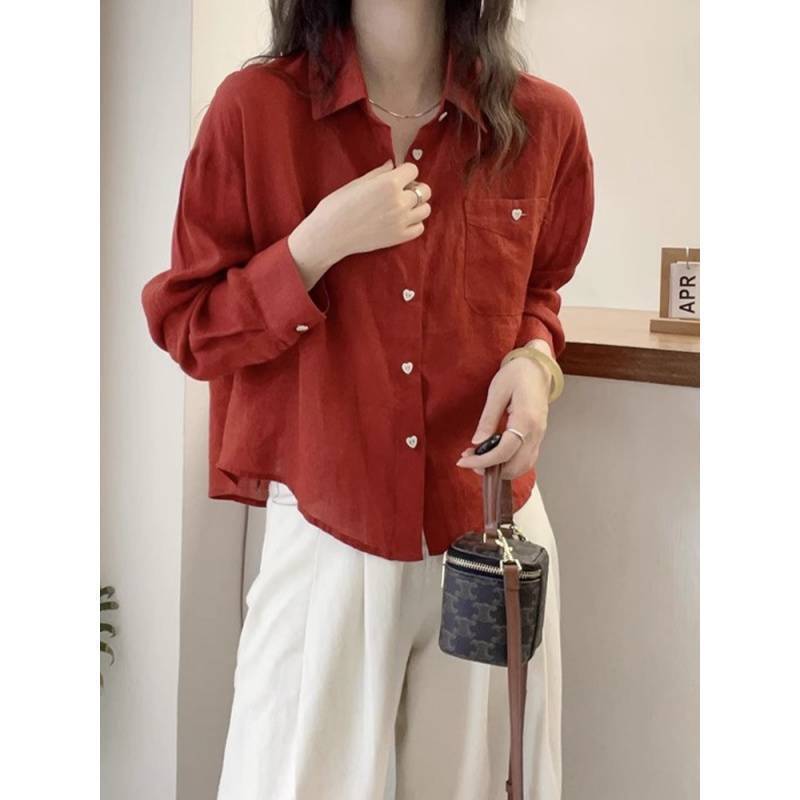 Stylish and unique design, heart-shaped button detail, loose-fitting, versatile shirt, perfect for layering, suitable for work, fashionable, age-reducing, and slimming effect, long-sleeved shirt