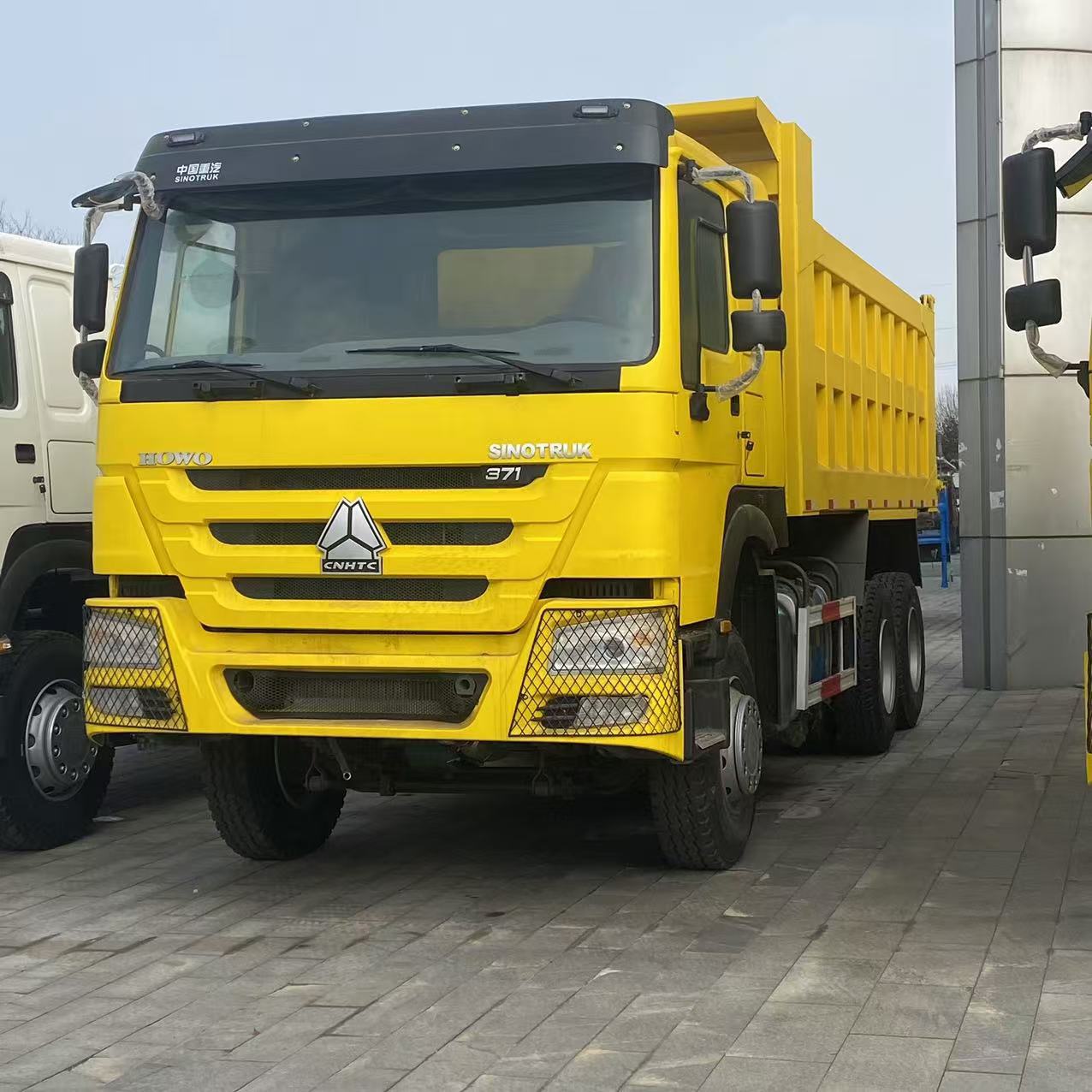 Howo 6X4 Dump Truck, 371 Horsepower Mining Rear-Dump Dump Truck, Rear Eight-Wheel Sand and Gravel Self-Unloading Engineering Vehicle