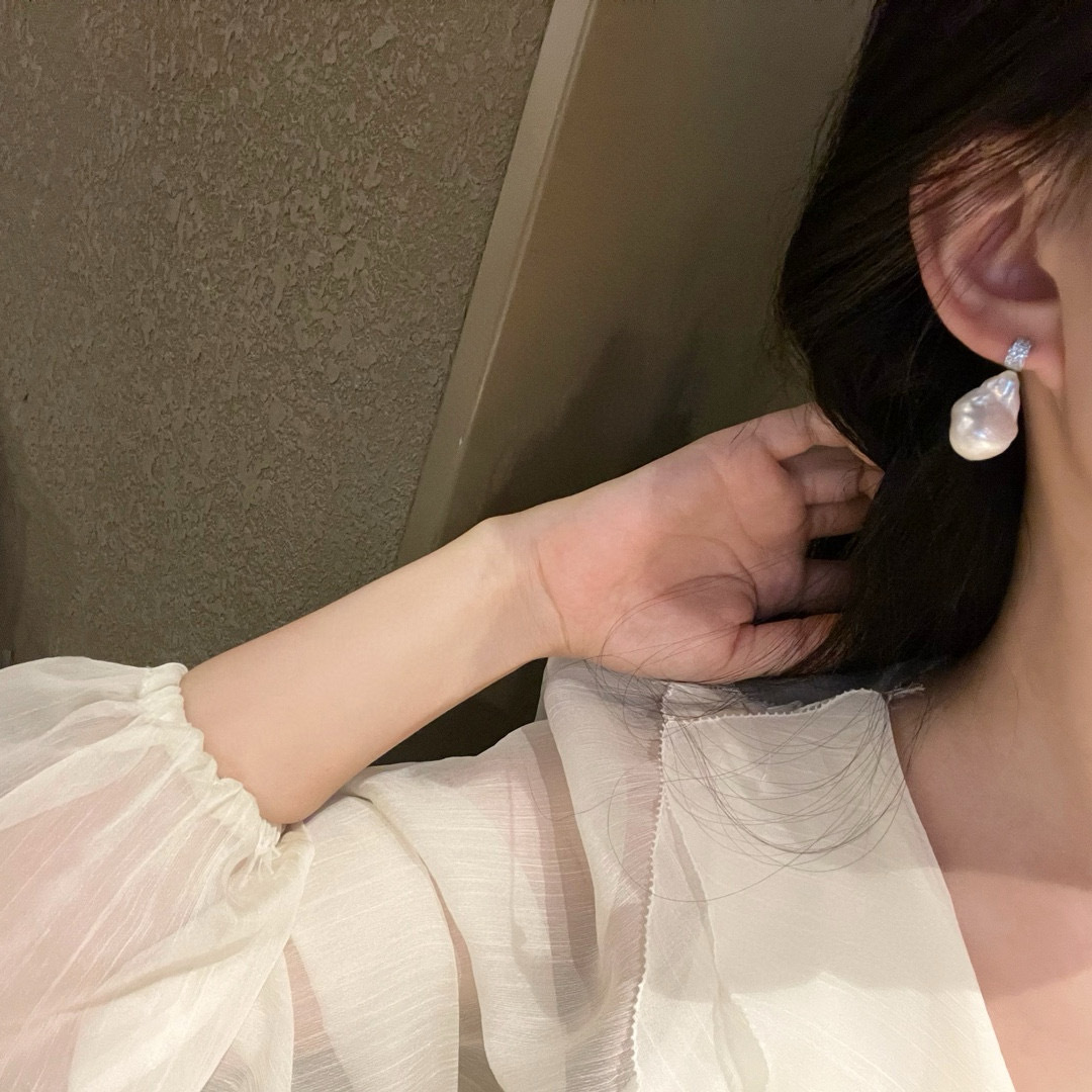 巴洛克异形天然淡水珍珠耳钉女小众轻奢高级感不规则吊