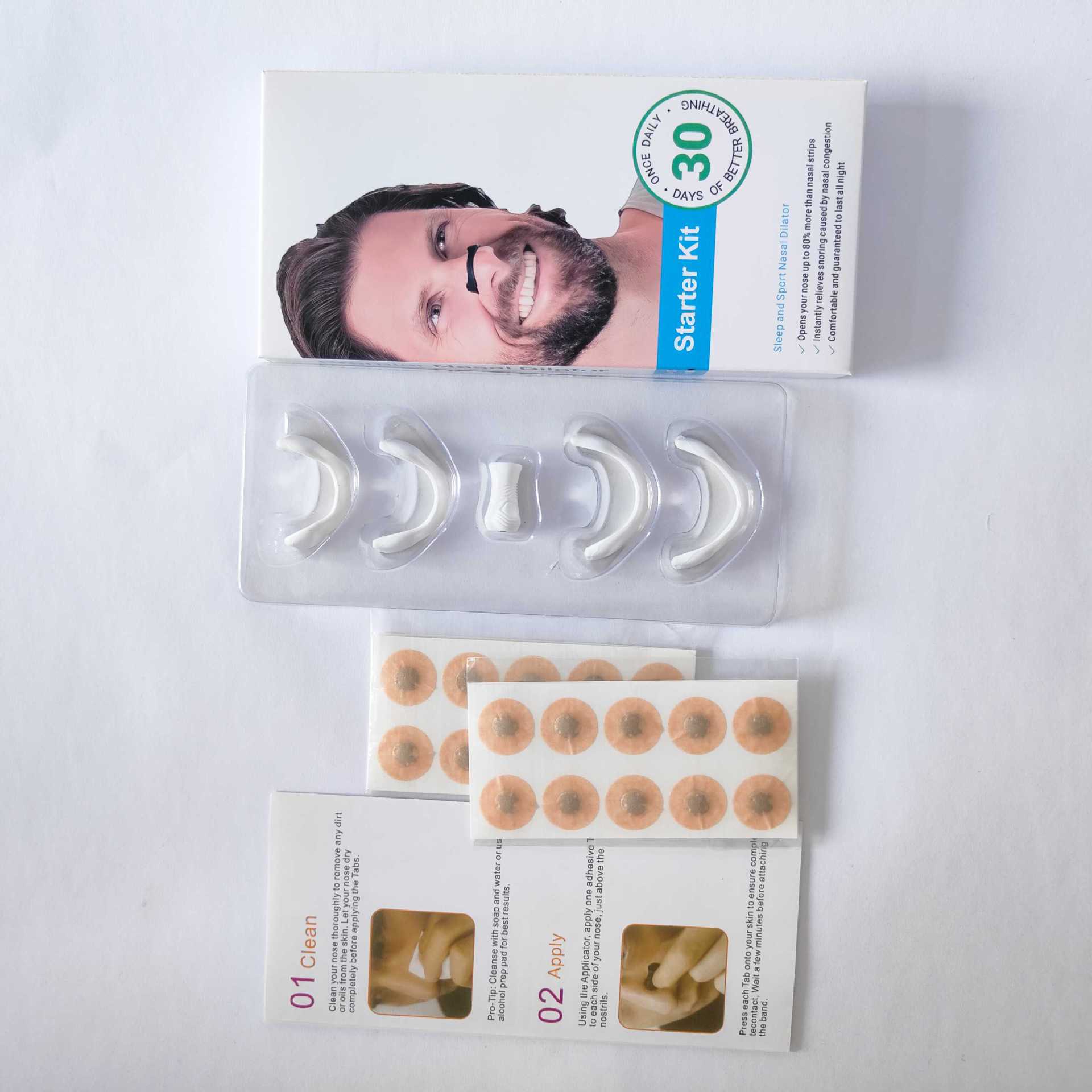 둥근 스티커가 있는 흰색 자석 코 클립 30쌍