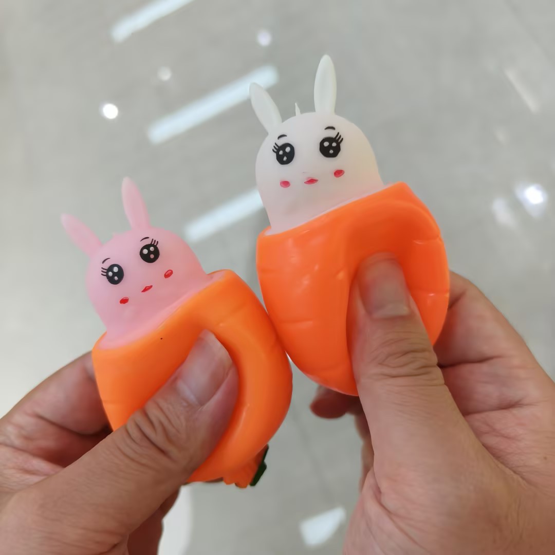 Cốc ép cà rốt thỏ (Màu sắc ngẫu nhiên)