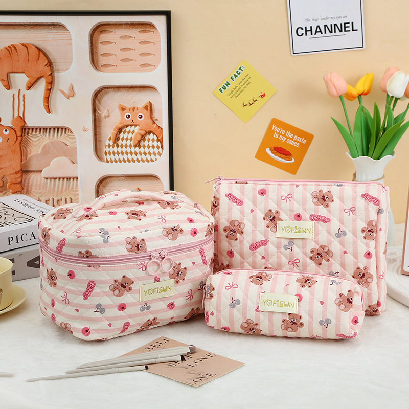 Cartoon Portable Cosmetic Bag for Women, Large Capacity Portable Toiletry Storage Bag, Cute Bear, Good-Looking Student Pencil Case