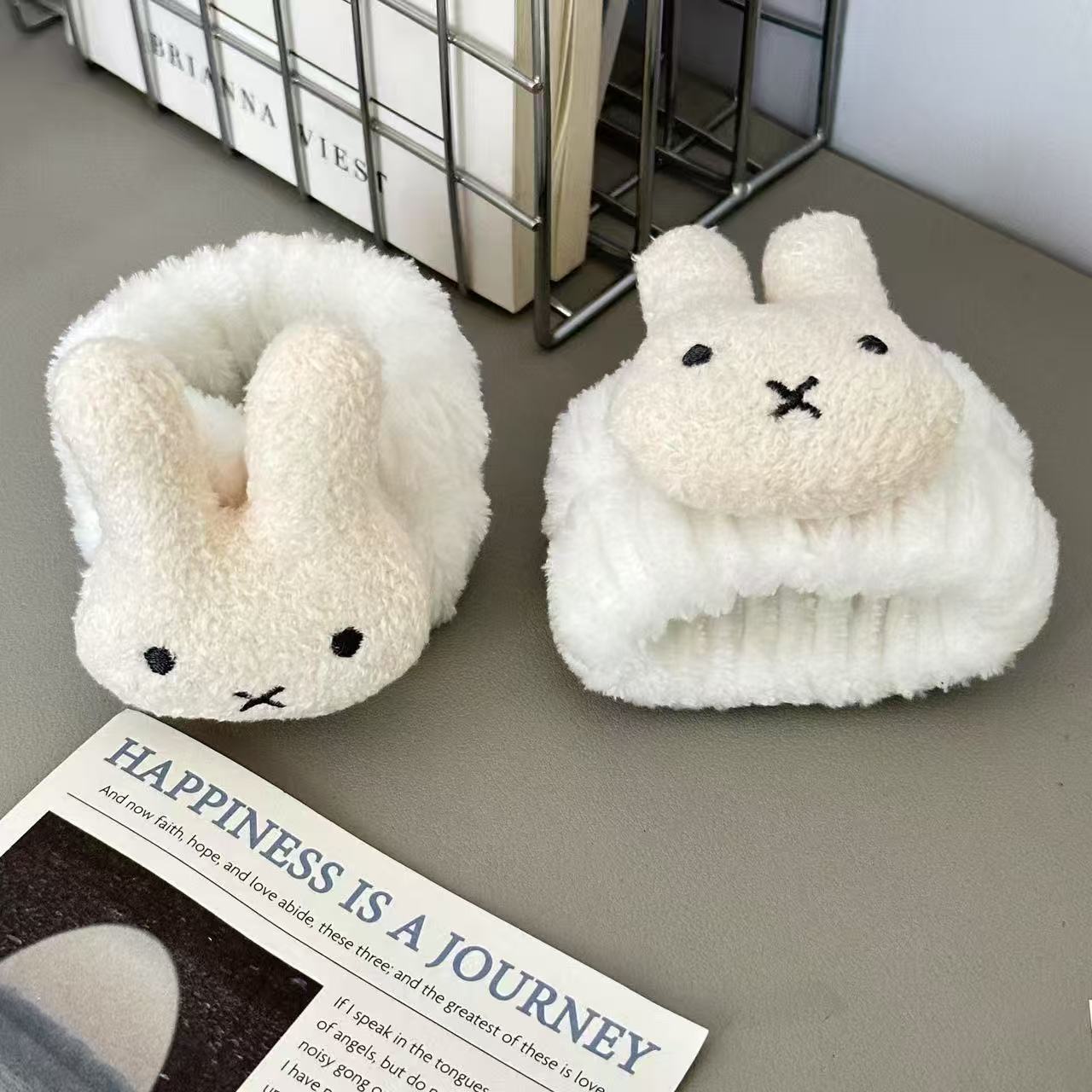 Rabbit Face-Washing Wristband, Cute Elastic Wristband, Moisture-Proof Sleeve Protector, Water-Absorbing and Quick-Drying