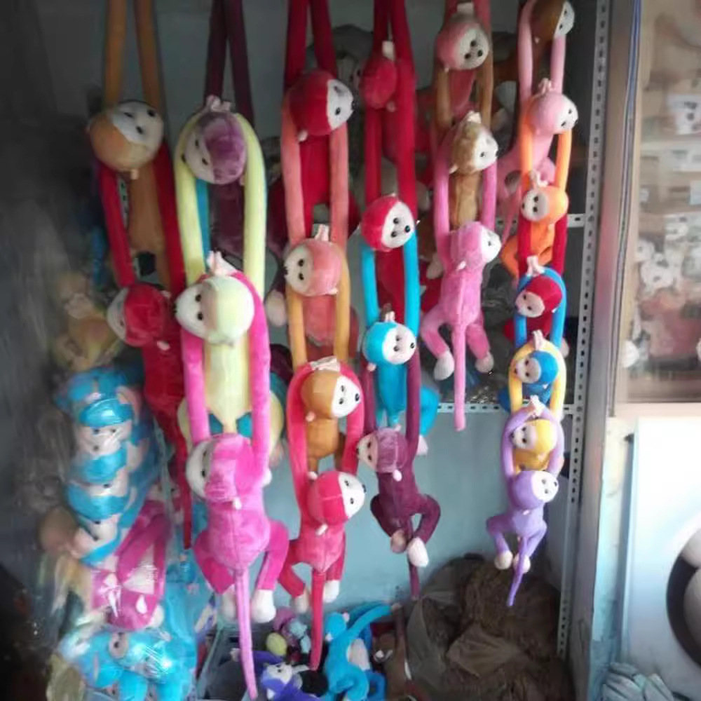 Mono de brazo largo mono juguete de peluche colorido cortina mono de brazo largo adornos de regalo decoración muñeca mono llamará al por mayor mono colgante