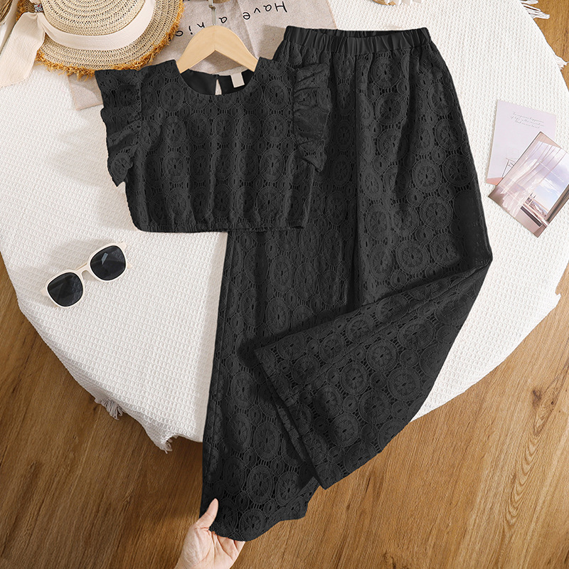 Conjunto de dos piezas para niñas, ropa infantil de comercio exterior, nueva colección primavera/verano 2026, estilo coreano, top con encaje hueco y mangas con volantes, y pantalones de pierna ancha.