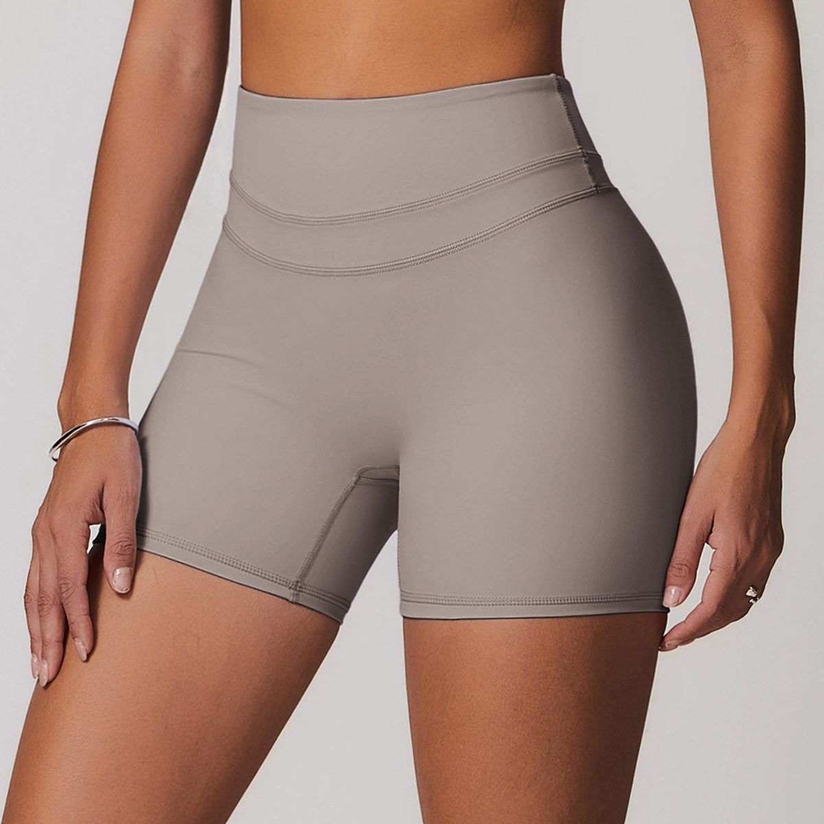 Pantalones de yoga apretados desnudos europeos y estadounidenses elásticos de cintura alta mel mel mel melonía hip lifting casual running fitness pantalones cortos deportivos mujeres