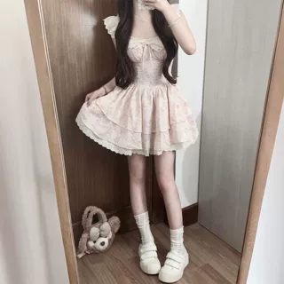在逃公主小飞袖花边拼接碎花收腰连衣裙夏季收腰显瘦A字蓬蓬短裙