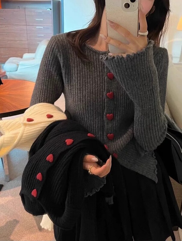 2025秋冬新款设计感木耳边爱心扣针织开衫女软糯修身显瘦毛衣外套|undefined