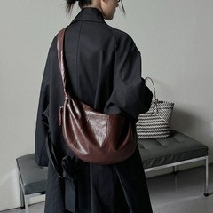 慵懒松弛感单肩包斜挎饺子包女高级感小众设计牛角包大容量托特包