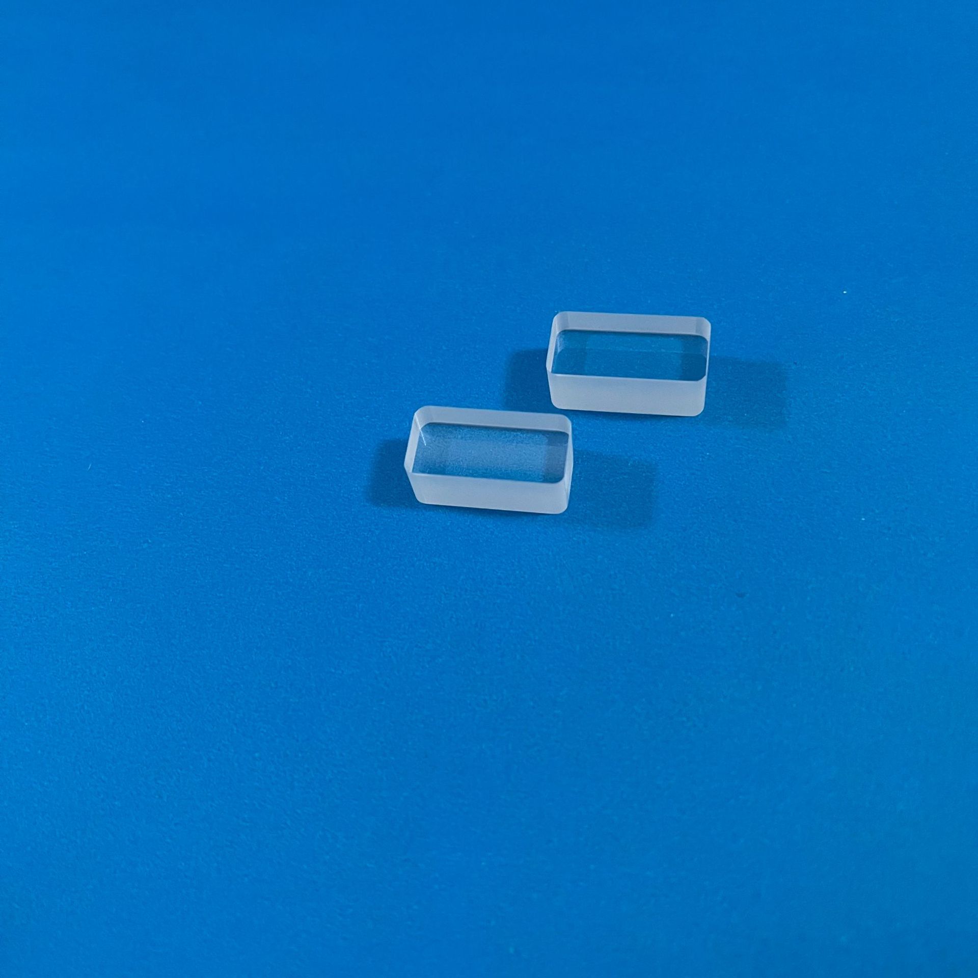 信田科技蓝宝石晶体20*10*8