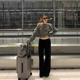 个性独特长袖卫衣女秋季薄款露脐短上衣女大圆领露肩百搭外穿女装