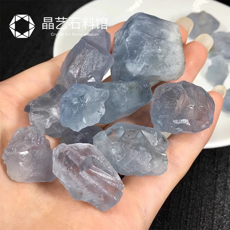 Organic natural ore, blue raw materials for cosmetics, popular science ore sample, training