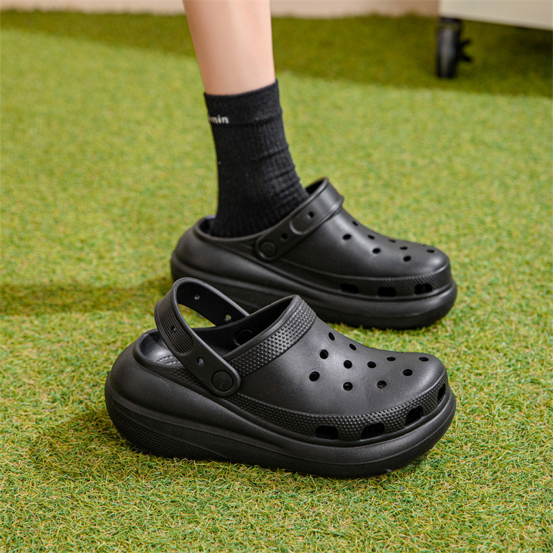 Las celebridades de Internet tienen el mismo estilo de hojaldre zapatos mujer verano suela gruesa ropa exterior EVA suela blanda pareja playa pisando mierda sandalias y pantuflas