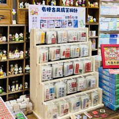 新商品は茎の古風のお笑いのブローチがあります。
