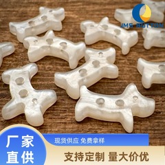 ミニ子犬の子供の服はdiy手作りのビーズの材料のブレスレットのネックレスのペンダントのアクセサリーの樹脂のボタンを掛けます。