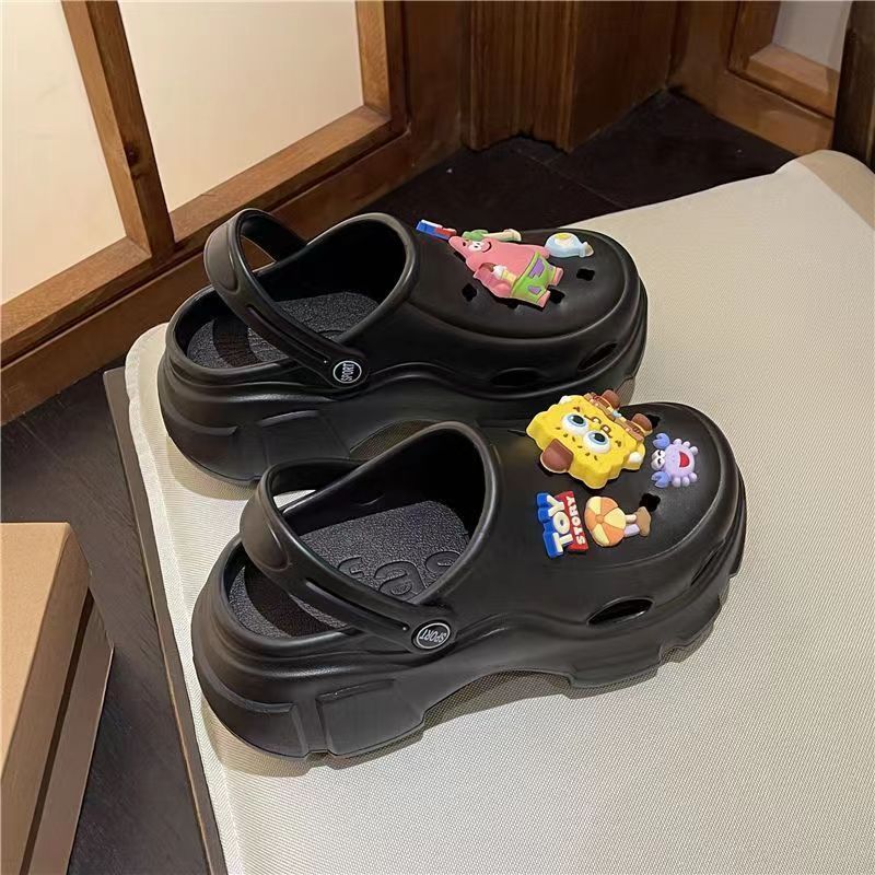 2023 New Cute Cartoon Hole Shoes Women's Summer Outer Wear Girl's Heart Thick Sole All-match Non-slip Baotou Slippers for Women