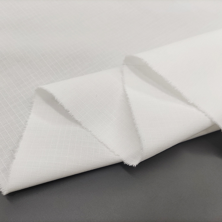 Nuevo pequeño diseño cuadrado TC teñido algodón poliestán blanco tejido tela plana