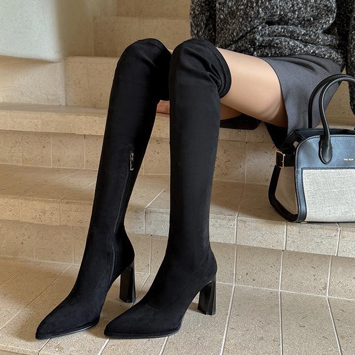 Boot nữ cổ cao quá gối mũi nhọn gót vuông 9cm da lộn co giãn phong cách Hàn Quốc — đen, mơ