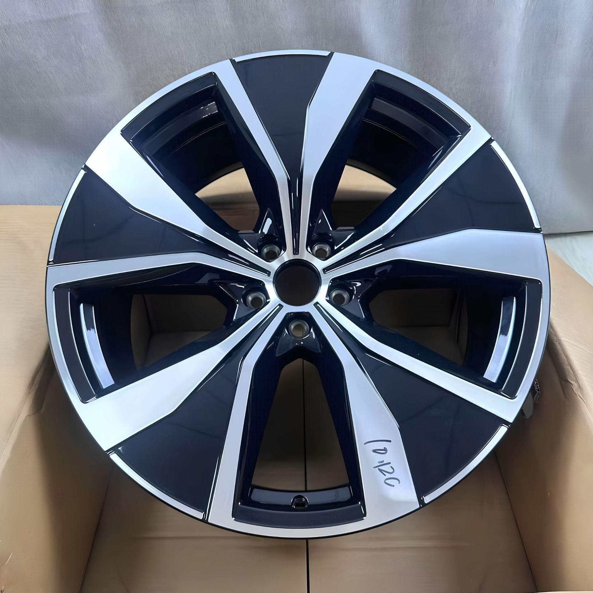 Suitable for Volkswagen Lange/Lange Patrol/Jetta/Pathart/Spirit/Titance L Aluminum Alloy Steel Rim Hub