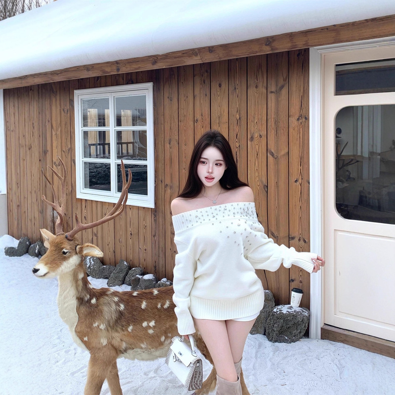 Off-Shoulder Pullover Sweater with Heavy Rhinestone Design for Women, Loose Fit, Pure and Desirable Style, Versatile Top for Autumn and Winter Off-Shoulder Pullover Sweater with Heavy Rhinestone Design for Women, Loose Fit, Pure and Desirable Style, Versatile Top for Autumn and Winter