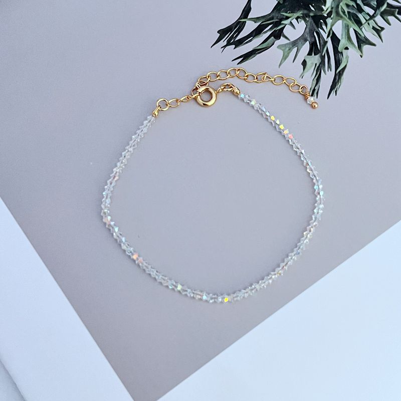 Pulseras minimalistas y apilables, ligeras y cómodas. Hipoalergénicas, ideales para pieles sensibles. Una forma sutil de realzar tu look diario._voghion.com