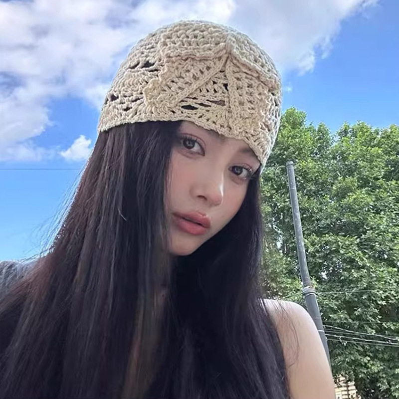 女性用の春夏の手織り中空つば帽子、エスニックスタイルのフックフラワー、タッセルストラップ、プルオーバーニット帽、多用途|undefined