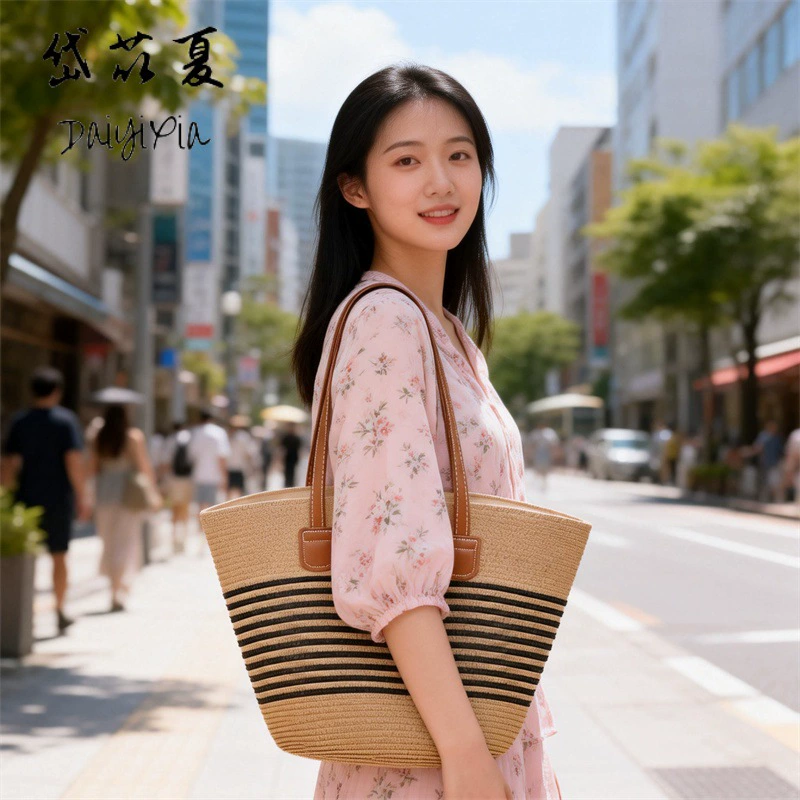 Capacious straw one-shoulder bag