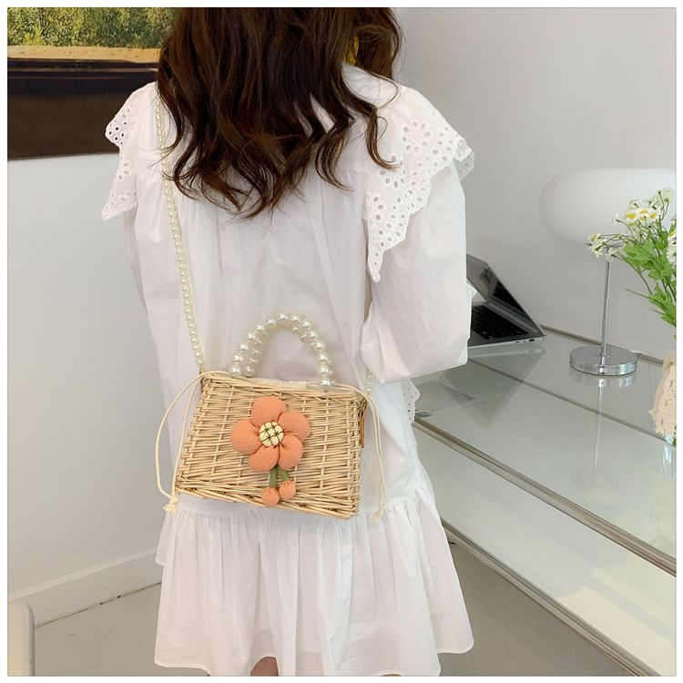 Straw Solid Color Cute Weave Square String Square Bag display picture 5