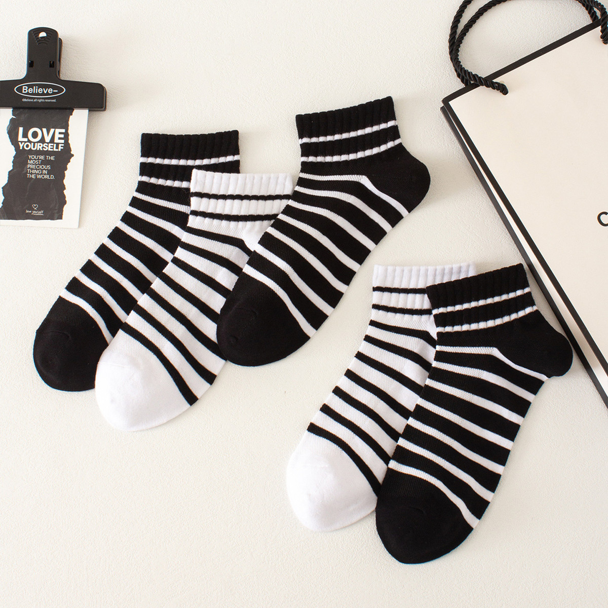 Calcetines de todo fósforo, absorbentes de sudor, transpirables, calcetines de algodón simples para hombres, calcetines deportivos para hombres, calcetines de red en blanco y negro de color sólido deportivo