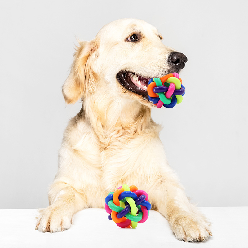 メーカー直売の鈴玉の七色の鈴の編み物のボールtpr犬のおもちゃの発声はペット用品の卸売りをかむことに耐えます。|undefined