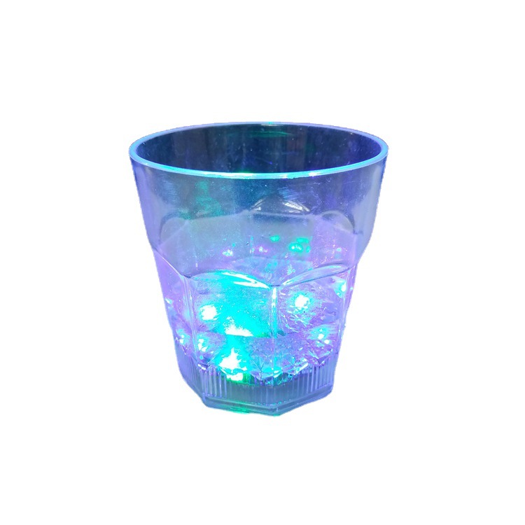 Cruz-frontera colorido cambio de color flash Copa LED octogonal whisky luminoso vino vidrio KTV bar partido atmósfera apoyos