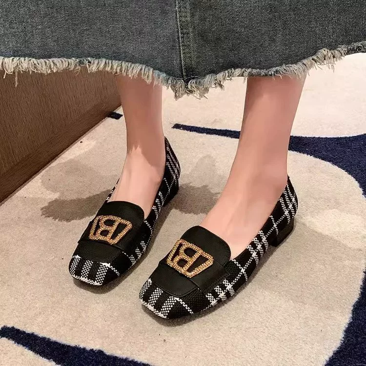 Лоферы универсальные на осень, тренд сезона, стиль Chanel, клетчатые с пряжкой и стразами