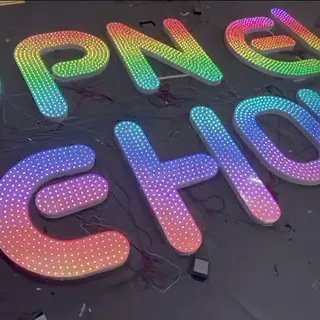 Personalizado color brillante 3D cartel de anuncios de linterna KTV dinámico en línea color completo dinámico estereoscópico cabeza de puerta de color