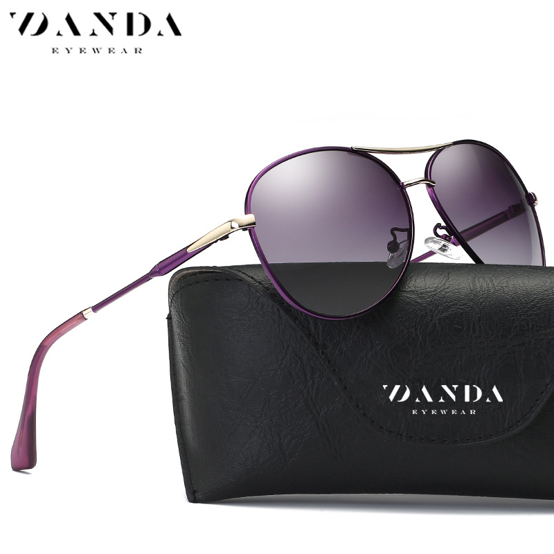 Nuevas gafas de sol para mujer Fashion Net gafas de sol rojas de metal de dos colores 8071 conductores que conducen gafas de sol polarizadas progresivas