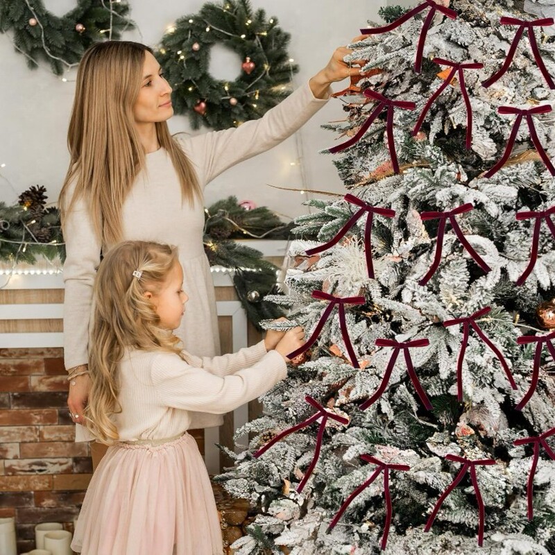 クロスボーダーのリボンの細い蝶結びのクリスマスツリーは飾っています。|undefined