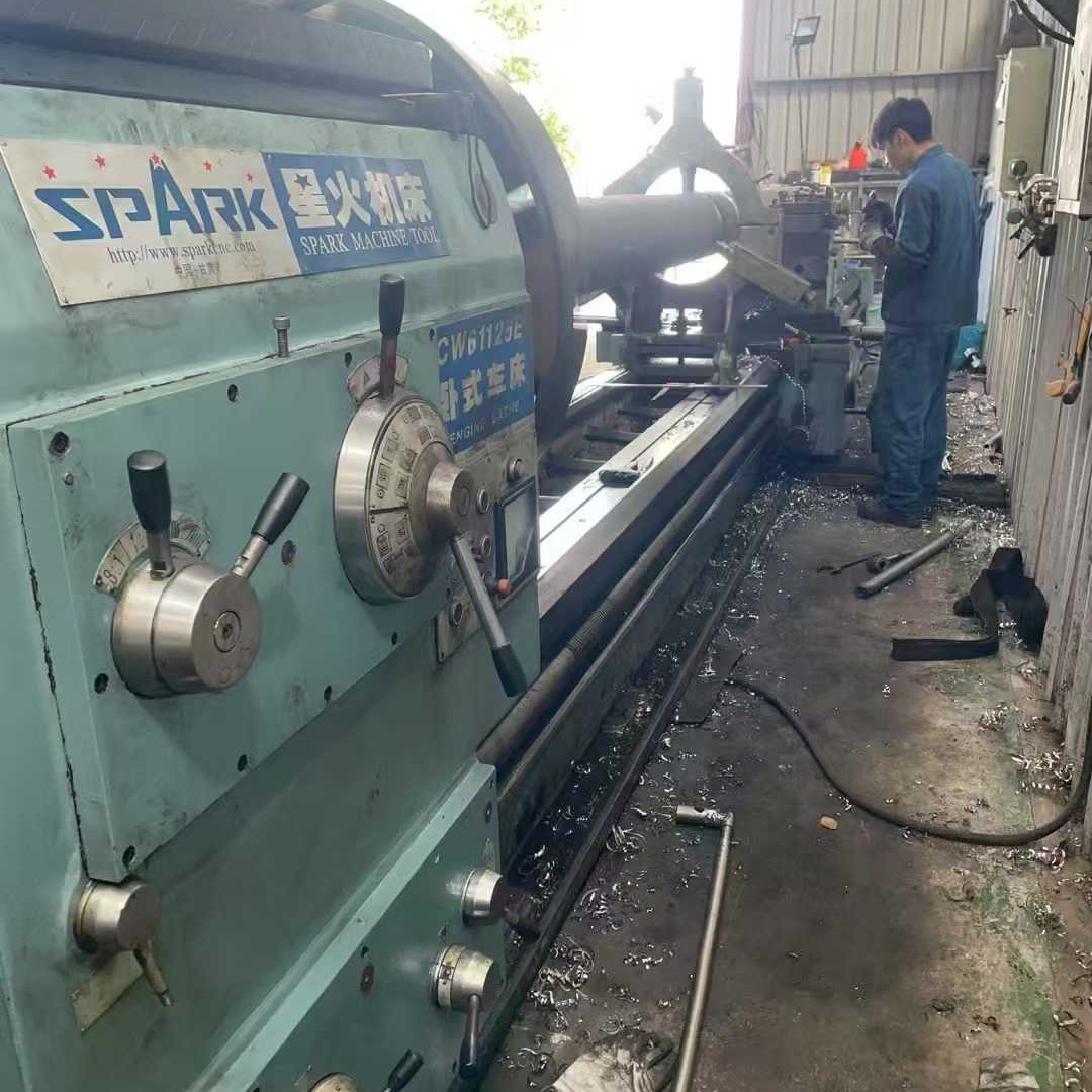 出售二手星火CW61125Ex8米卧式车床主轴转速315