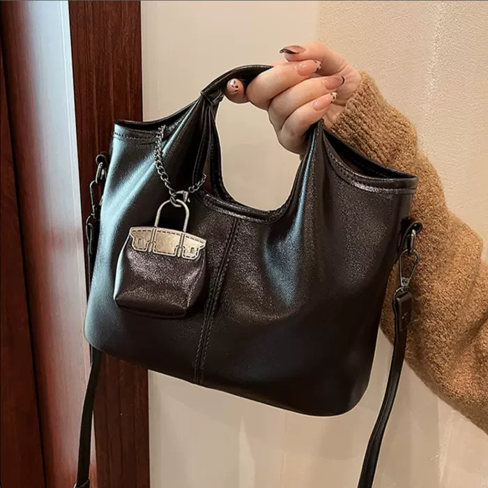 高级复古质感轻奢女包2025新款时尚复古腋下斜挎单肩包软皮手提包