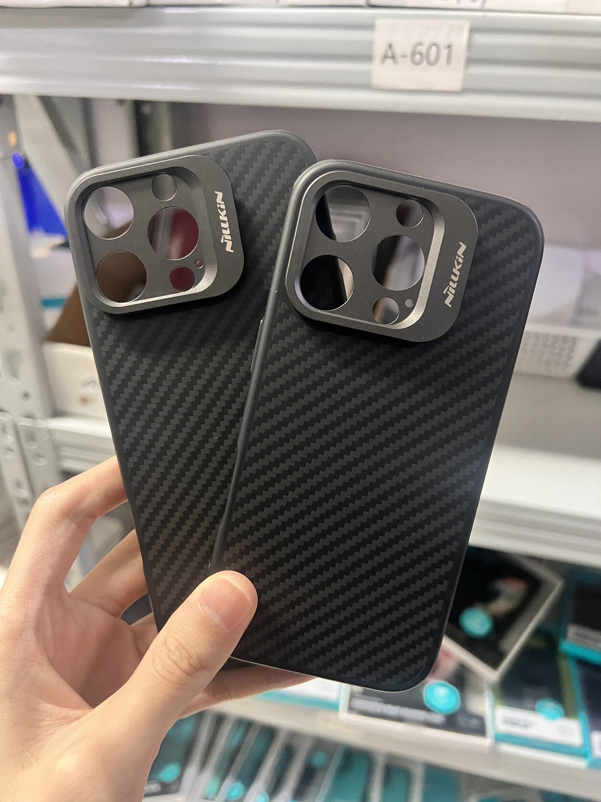 Ốp lưng NILLKIN sợi aramid cho iPhone 16 Pro Max, nam châm giữ ống kính, bảo vệ Kevlar — Sợi Aramid Fiber [Kevlar-Fine Hole] Đen, Sợi Aramid siêu mịn [Bao phủ Kevlar] Màu đen, Apple iPhone16 Pro, Apple iPhone 16 Pro MAX chi tiết 10