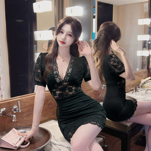 Lace low cut bubble sleeve short sleeved dress with hip hugging base