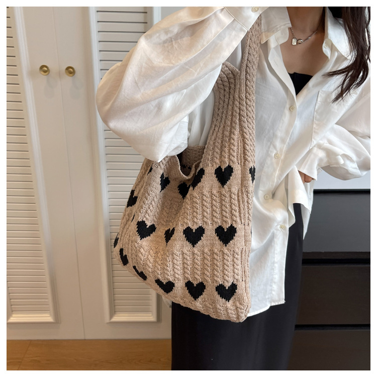 Women's Medium Knit Heart Shape Basic Classic Style Bucket Open Shoulder Bag display picture 12