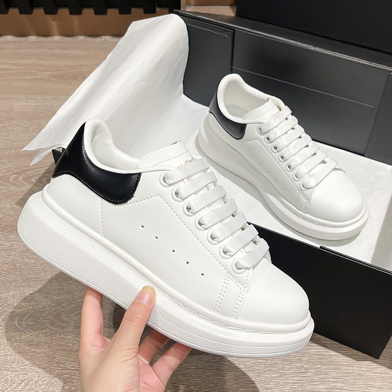 Giày sneaker trắng unisex kiểu McQueen, da siêu sợi, đế dày tăng chiều cao, gót 3–5 cm — Đuôi da trắng, Đuôi da đen