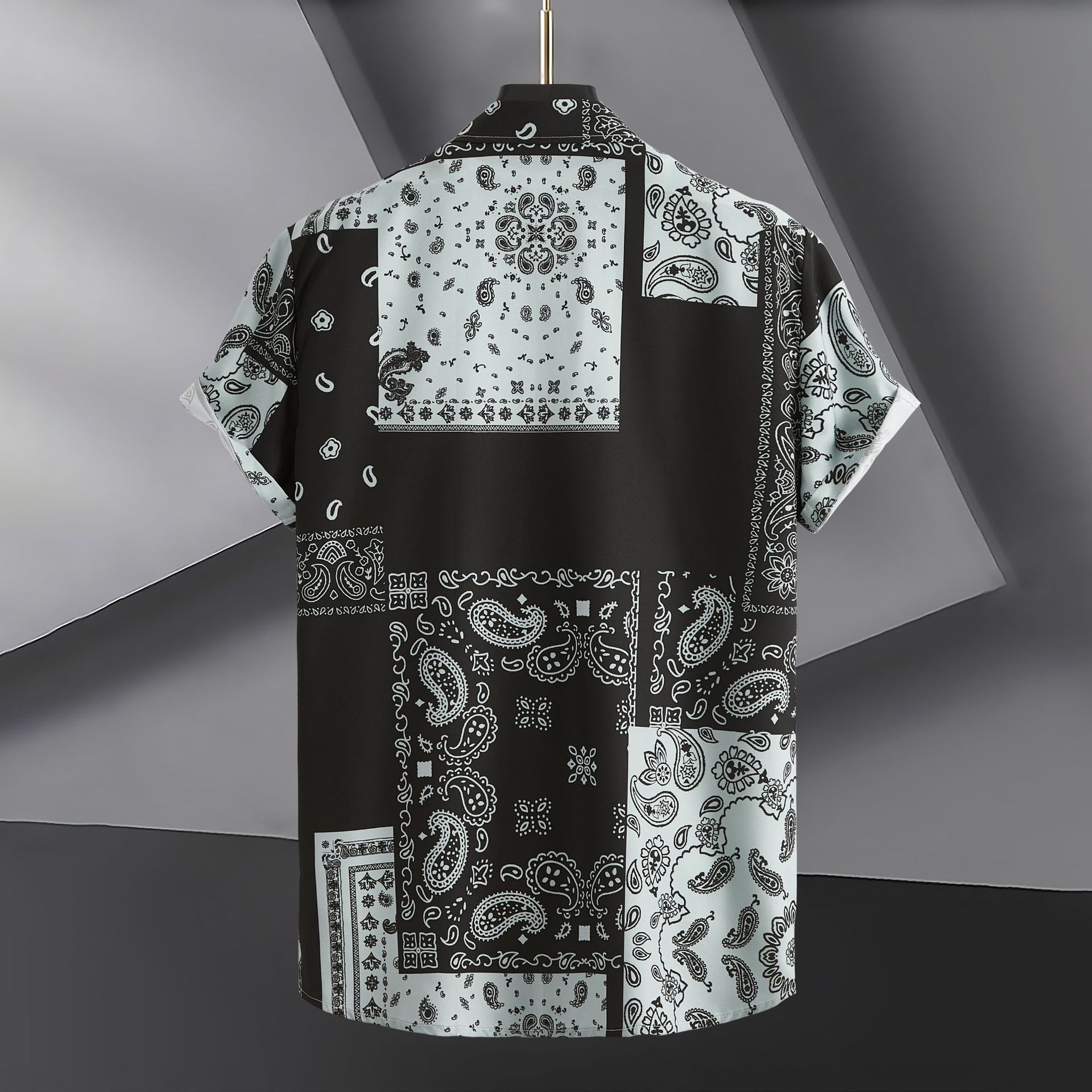 Camicia a maniche corte stampata digitale stile paisley moda uomo 2024_voghion.com