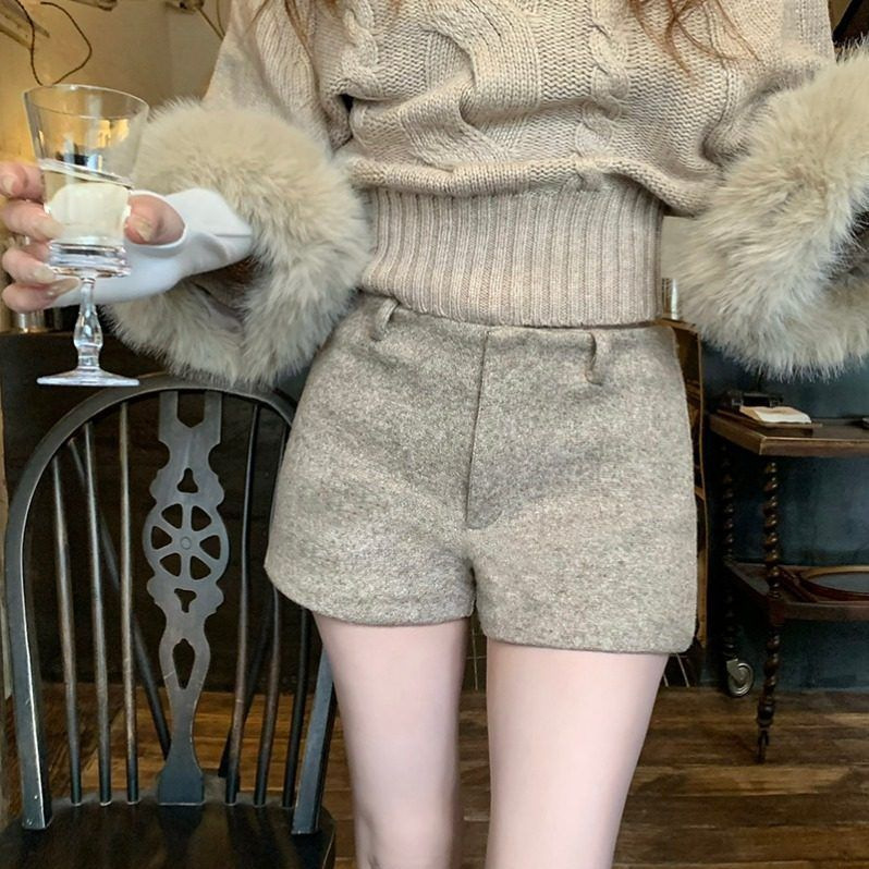Vintage Khaki Woolen Casual Shorts for Women, Winter High-Waisted Hip-Hugging Straight-Leg Pants, Petite A-Line Hot Pants Vintage Khaki Woolen Casual Shorts for Women, Winter High-Waisted Hip-Hugging Straight-Leg Pants, Petite A-Line Hot Pants