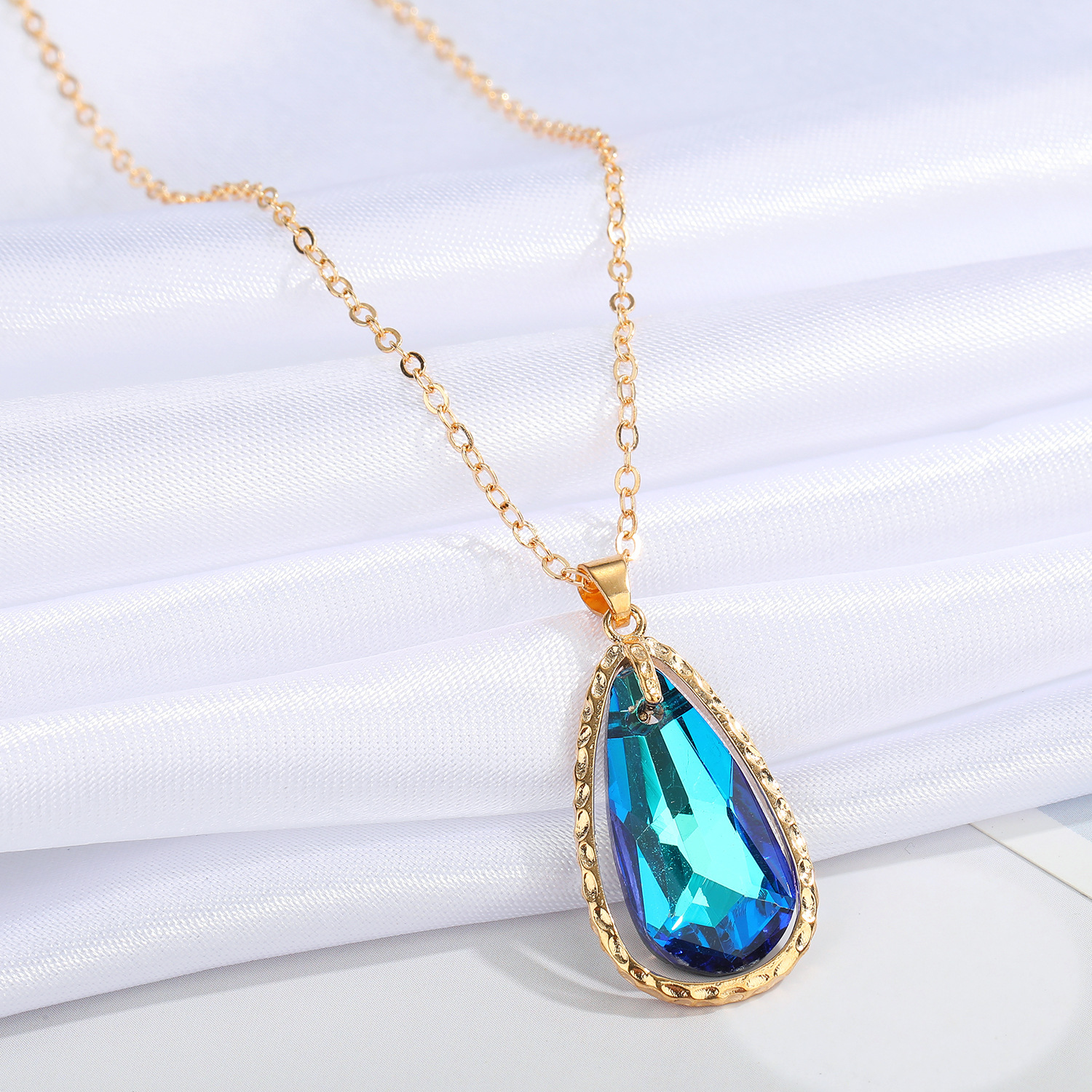 European CrossBorder Sold Jewelry Blue Crystal Glass Necklace Simple Star and Moon Pendant Clavicle Chain Female Necklacepicture2