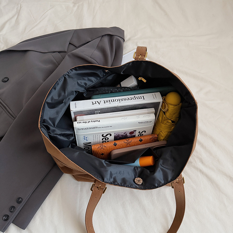 Otoño y invierno bolsas de mujer de viaje ocio retro de gran capacidad 2025 nuevo estilo coreano bolsas de mano versátiles
